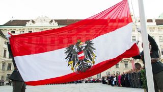 Flagge Österreich (Quelle: imago/Eibner Europa)