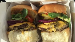 Zwei Burger (Foto: rbb 88.8)