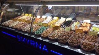 Theke des Restaurants Smyrna Kuruyemis (Foto: radioBERLIN 88,8 / Jaele Valnus)
