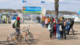 BVG Fähre (Quelle: imago images/Stefan Zeitz)