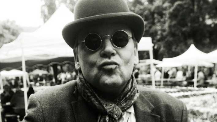 Oliver, der gute Geist und Besitzer der Kaiserdiele Oliver, der gute Geist und Besitzer der Kaiserdiele