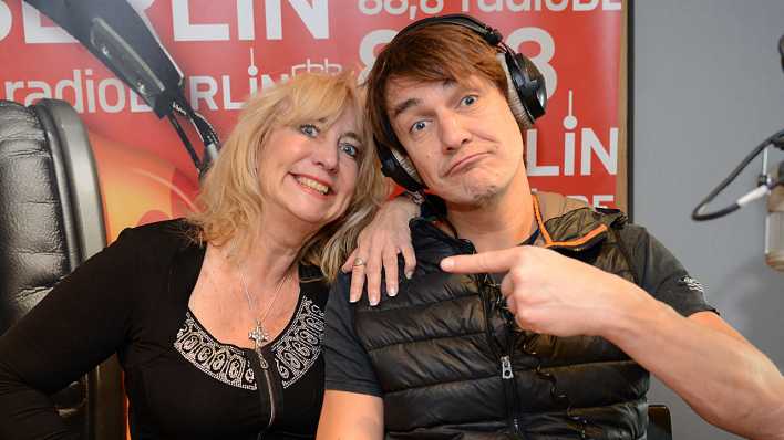 Comedian Matze Knop (rechts) und Marion Hanel im radioBERLIN Studio; Foto: Peter Rauh
