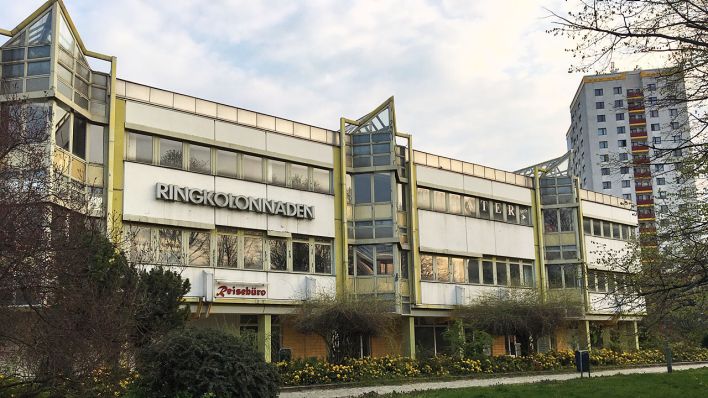 Bauzombie Ringkolonnaden Marzahn (Quelle: rbb 88.8/Miriam Keuter)