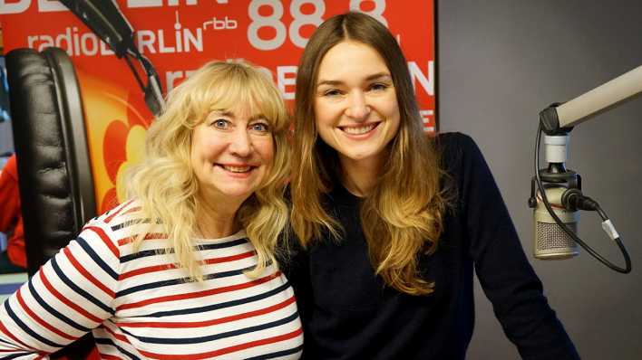 Schauspielerin und Sängerin Josephin Busch im Studio von radioBERLIN 88,8 (Foto: radioBERLIN 88,8 / André Noll)