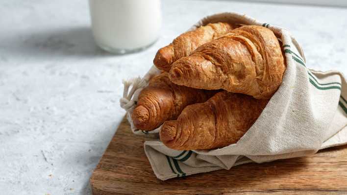 Ein Croissant (Foto: imago images/Addictive Shot)