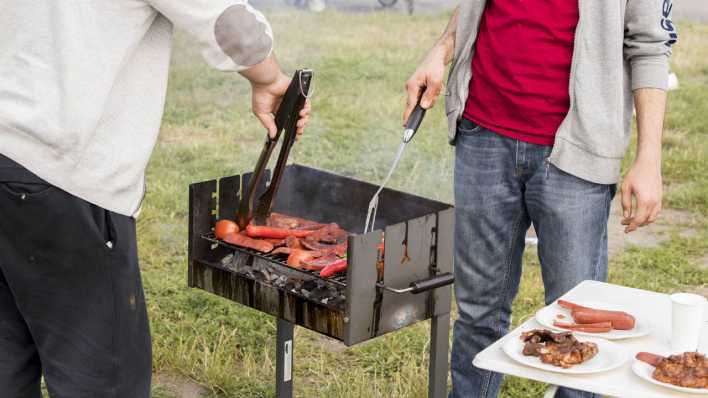 Grillen im Park (Foto: imago images/Zuma Press)