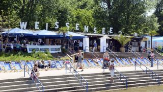 Strandbad Weissensee (Foto: imago images/Bernd Friedel)