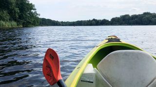 Blick vom Kajak aus auf den Griebnitzsee bei Potsdam (Quelle: Fritz/Clara Ehrmann)