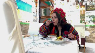 DER TAG - So schmeckt Berlin - Jaele Vanuls im Guzulka