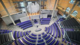 Symbolbild: Plenaarsaal im Deutschen Bundestag. (Quelle: dpa/Chris Emil Janssen)